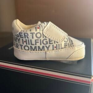 ˚₊‧꒰ა ☆ ໒꒱ ‧₊˚ Tommy Hilfiger Newborn Size 0 Shoes (3A-A)
